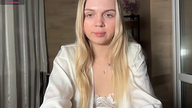 AlexaDeviliciouss online show from May 11, 4:04 pm