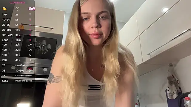 AlexaDeviliciouss online show from April 13, 3:05 pm