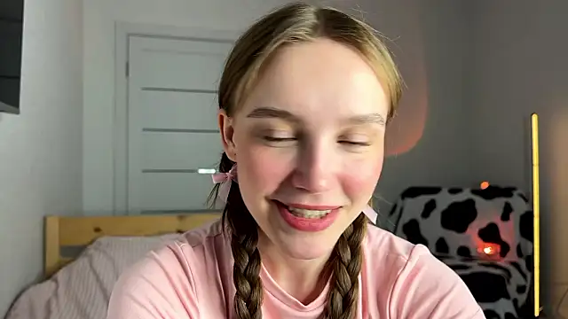 Lolatatee online show from March 8, 3:04 pm