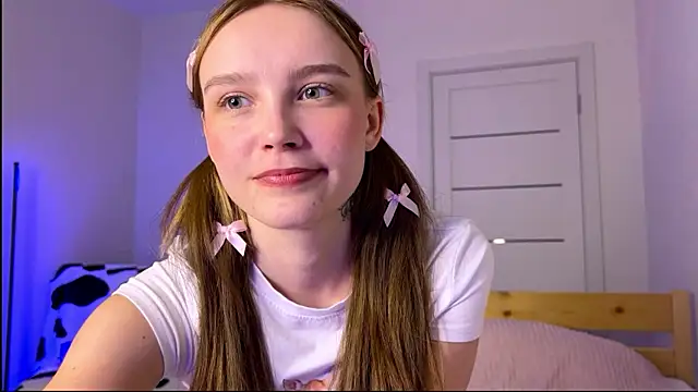 Lolatatee online show from March 4, 6:26 pm