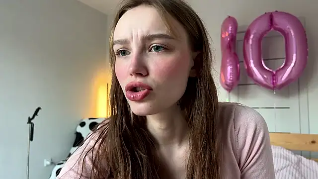 Lolatatee online show from March 27, 3:59 am