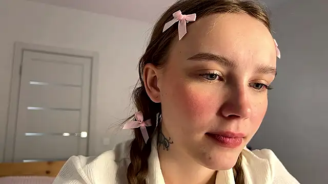 Lolatatee online show from March 9, 12:30 pm