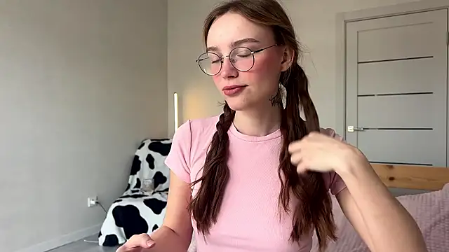 Lolatatee online show from March 23, 5:07 am