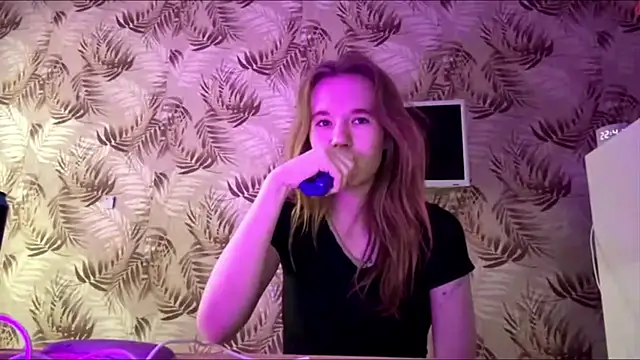 LeomaJee online show from April 10, 5:42 pm