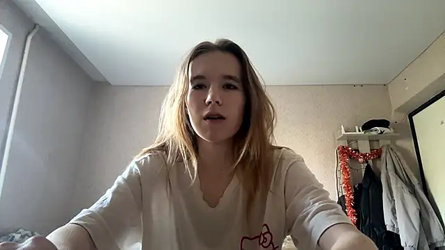 Snapshot of LeomaJee chatting on July 1, 12:38 pm LeomaJee online show from July 1, 12:38 pm