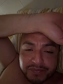 Snapshot of alexandeerr1986 chatting on May 26, 7:39 am alexandeerr1986 online show from May 26, 7:39 am