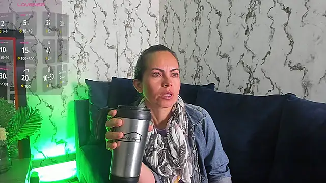 ShaylaMars online show from April 17, 11:35 am