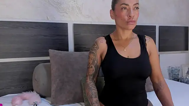 Snapshot of Natalia_Cruzz chatting on June 5, 8:03 pm Natalia Cruzz online show from June 5, 8:03 pm