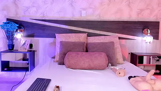 Snapshot of Natalia_Cruzz chatting on July 12, 1:23 pm Natalia Cruzz online show from July 12, 1:23 pm