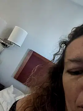 VelvetRae online show from February 28, 3:33 pm