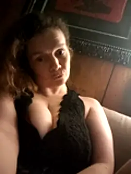 VelvetRae online show from March 10, 8:40 am