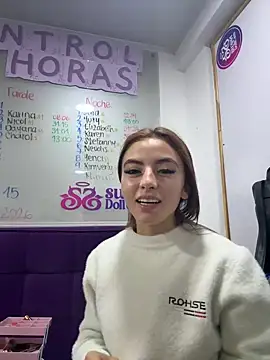   Nahomy online show from March 17, 11:57 am