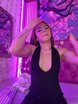   Nahomy online show from April 21, 5:19 pm