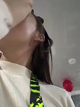   Nahomy online show from March 5, 11:29 am