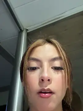   Nahomy online show from April 1, 3:52 am