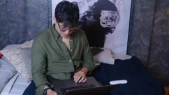 Mia and Belmonth online show from April 13, 6:45 pm