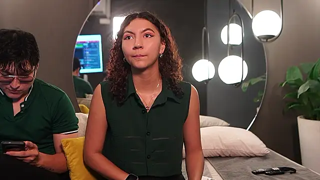 Mia and Belmonth online show from March 19, 6:41 pm