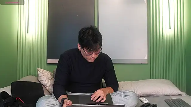 Mia and Belmonth online show from April 15, 6:56 pm