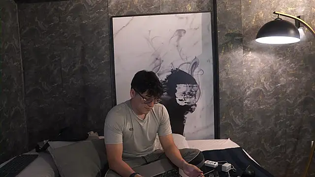 Mia and Belmonth online show from April 9, 7:09 pm