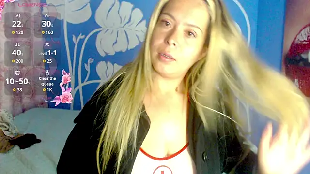 Snapshot of CamilleRouge chatting on March 2, 10:11 am CamilleRouge online show from March 2, 10:11 am