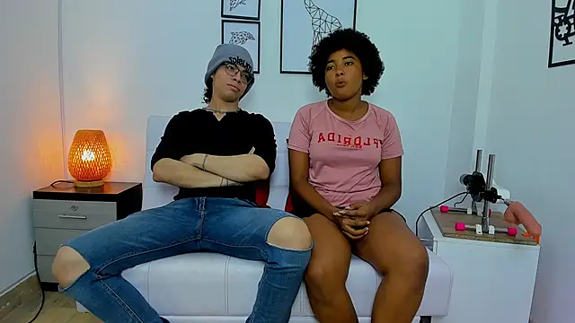 chiki carm online show from April 8, 1:23 pm