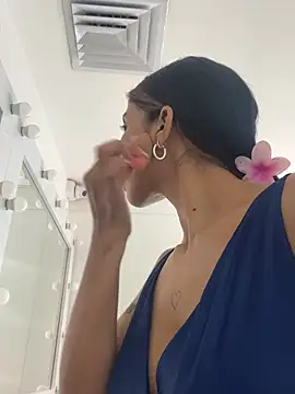 VioletaHills  online show from March 25, 12:26 pm