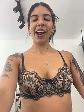 Snapshot of VioletaHills_ chatting on May 27, 12:45 pm VioletaHills online show from May 27, 12:45 pm