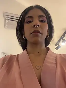 Snapshot of VioletaHills_ chatting on May 3, 12:31 pm VioletaHills online show from May 3, 12:31 pm