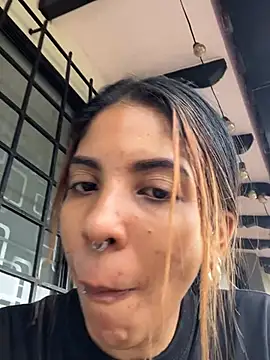 Snapshot of VioletaHills_ chatting on May 14, 12:24 pm VioletaHills online show from May 14, 12:24 pm