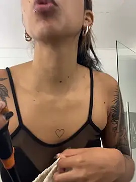 Snapshot of VioletaHills_ chatting on June 7, 1:16 pm VioletaHills online show from June 7, 1:16 pm