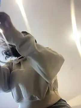 VioletaHills  online show from April 13, 12:20 pm