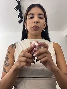 Snapshot of VioletaHills_ chatting on May 18, 1:49 pm VioletaHills online show from May 18, 1:49 pm