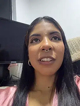 Snapshot of VioletaHills_ chatting on May 10, 2:08 pm VioletaHills online show from May 10, 2:08 pm