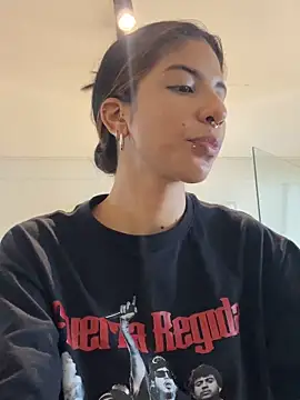 VioletaHills  online show from April 2, 1:29 pm