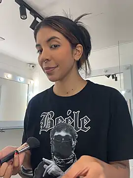 Snapshot of VioletaHills_ chatting on April 25, 12:19 pm VioletaHills online show from April 25, 12:19 pm