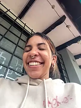 Snapshot of VioletaHills_ chatting on May 16, 12:37 pm VioletaHills online show from May 16, 12:37 pm