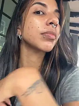 Snapshot of VioletaHills_ chatting on May 8, 12:31 pm VioletaHills online show from May 8, 12:31 pm
