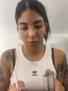 Snapshot of VioletaHills_ chatting on June 30, 12:05 pm VioletaHills online show from June 30, 12:05 pm