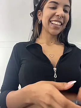 VioletaHills  online show from March 15, 1:40 pm