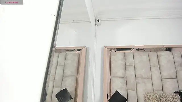 Titan Moreno  online show from April 13, 12:31 pm