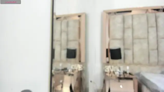 Titan Moreno  online show from April 11, 12:09 pm