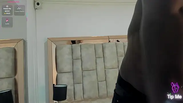 Titan Moreno  online show from March 9, 12:20 pm