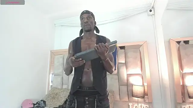 Snapshot of Titan_Moreno_ chatting on July 15, 3:02 am Titan Moreno online show from July 15, 3:02 am