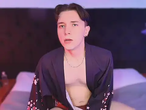 hollannd  online show from March 25, 3:11 pm