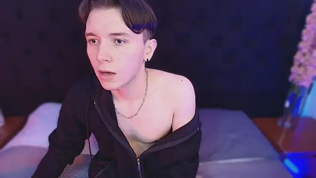 hollannd  online show from March 27, 4:19 pm