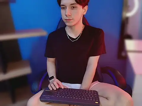 hollannd  online show from March 14, 1:06 pm