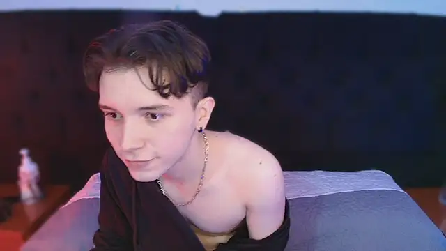 hollannd  online show from March 26, 3:21 pm