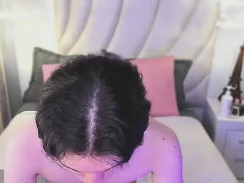 hollannd  online show from April 18, 3:58 pm