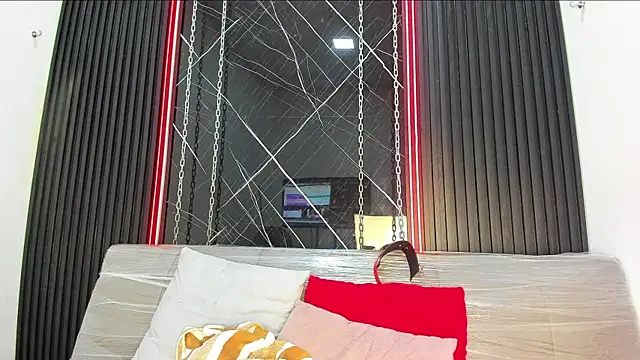 Snapshot of Megan_Duskk chatting on April 24, 1:02 pm Megan Duskk online show from April 24, 1:02 pm