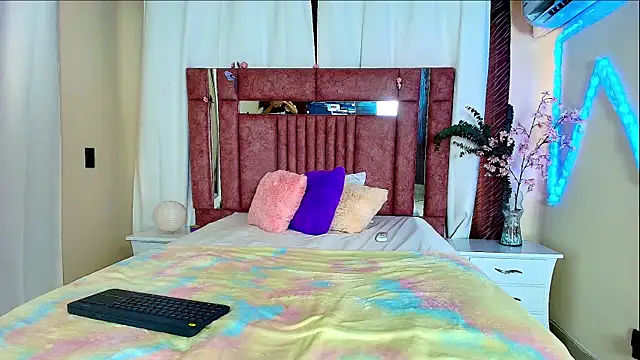 Snapshot of Lia_Fox1 chatting on March 2, 1:07 pm Lia Fox1 online show from March 2, 1:07 pm